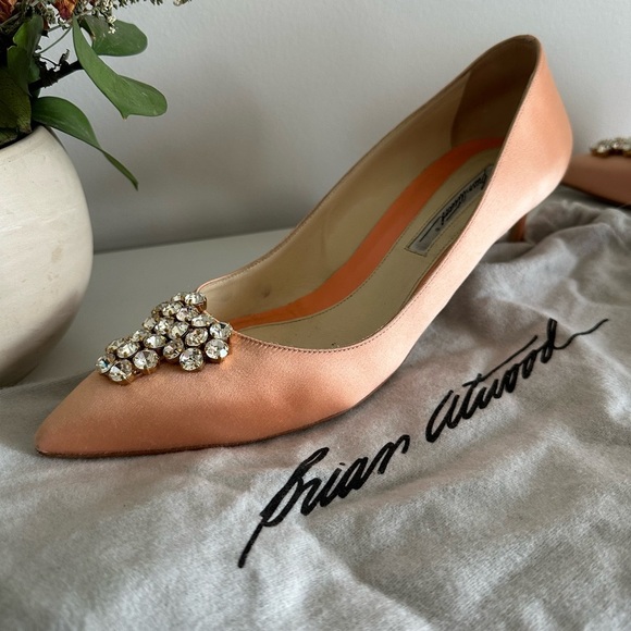 Brian Atwood salmon pink rhinestone jewelled satin kitten heels - size 39 / US 8 - Picture 7 of 10